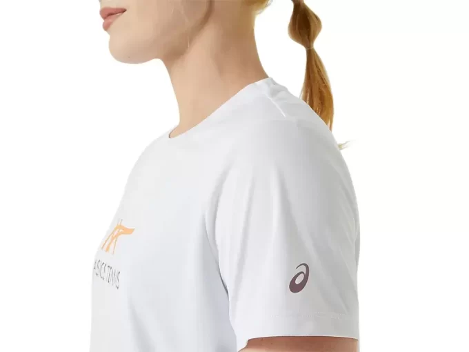 WOMEN’S COURT TENNIS GRAPHIC TEE
